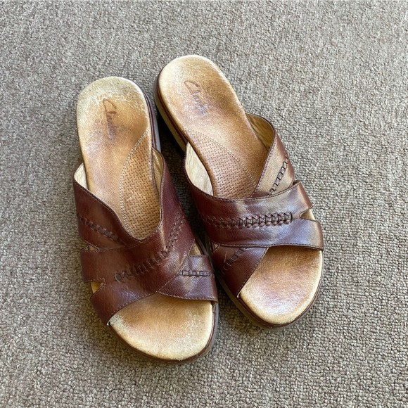 Clarks Brown Leather Cross Slides Comfort Sandals Size 8 - Picture 1 of 7